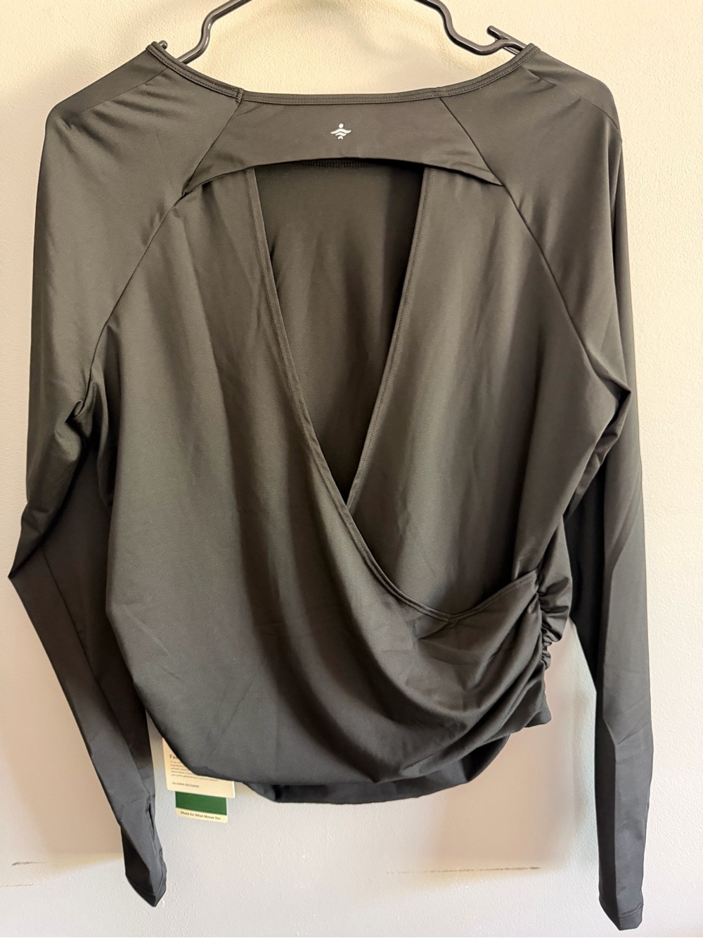 Halara Cut Out Back Thumb Hole Ruched Relax Fit Yoga Top - Picture 6 of 9